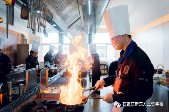 打工好還是學(xué)西餐廚師好，學(xué)西餐好找工作嗎