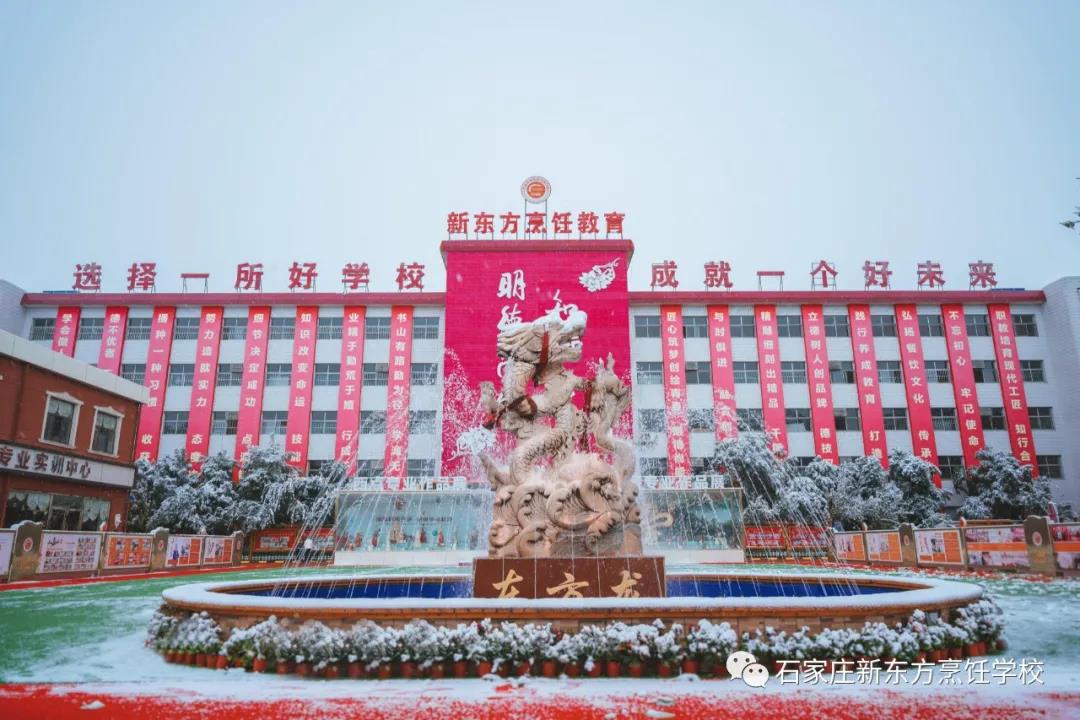 初雪中的校園，美的可以當(dāng)做壁紙