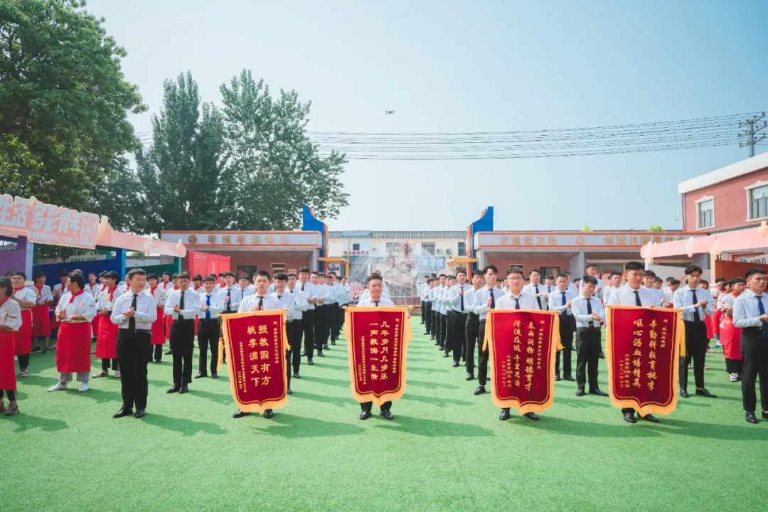 渝鄉(xiāng)辣婆婆班畢業(yè)典禮：用青春作答，與時(shí)代同行！